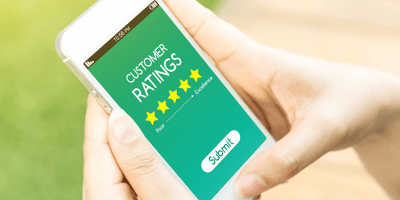 お客様レビューも蓄積し、審査時の参考情報にしています